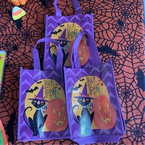 Set of 4 Trick or Treat Halloween bags EUC